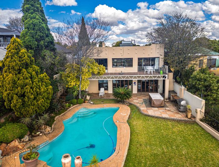 For Sale: 5-bedroom house in Kensington with pool, bar, and panoramic views.