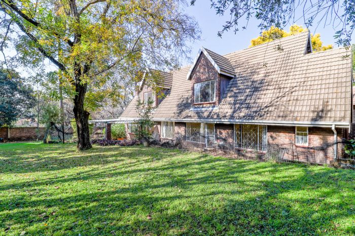 Paulshof House For Sale: Spacious stand, flexible layout, approved plans, established garden.