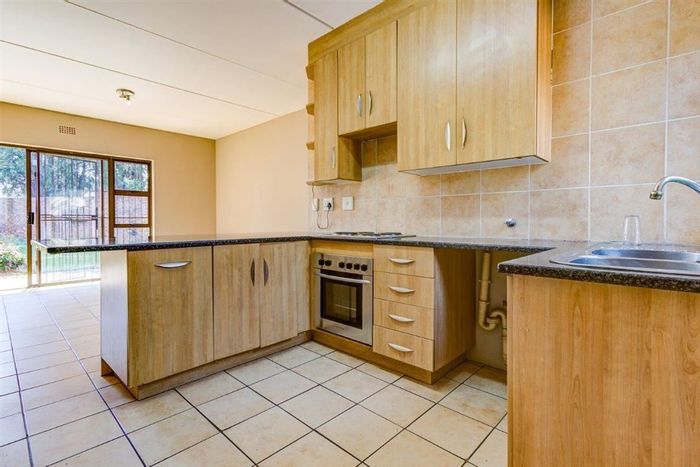 Dalview Townhouse For Sale: 2 Bedrooms, 2 Bathrooms, Garage, Carport, Low Maintenance.