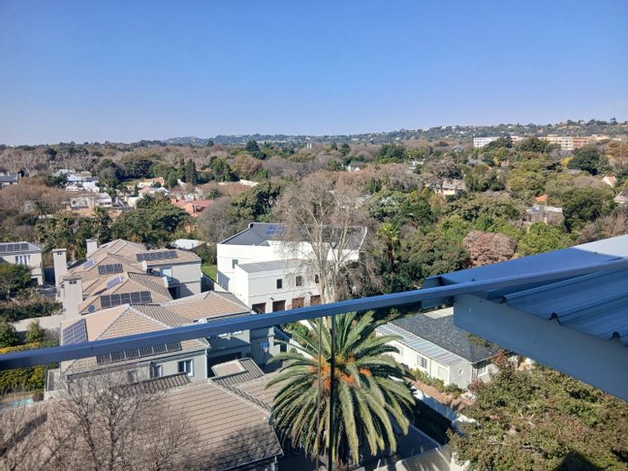 Rosebank Apartment To Rent: 2-bed penthouse with rooftop, gym, and secure parking.
