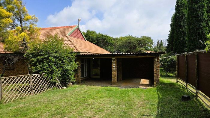 House to Rent in Kleinfontein AH: Enjoy wildlife park, tennis courts, and scenic views.