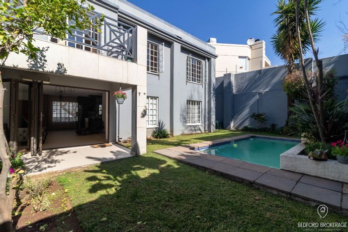 For Sale: Apartment in Melrose North, 2 beds, private garden, pool access.