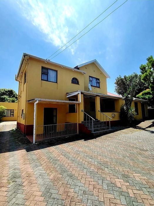 For Sale: Spacious Cambridge house with 10 bedrooms, rental flats, and ample amenities.