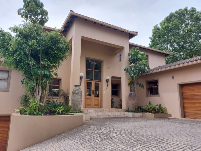 For Sale: House in Camphersdrift with pool, office, and dual living spaces.