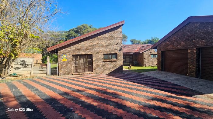 For Sale: Elandsrand House with 4 Bedrooms, Pool, and Incomplete Lapa.