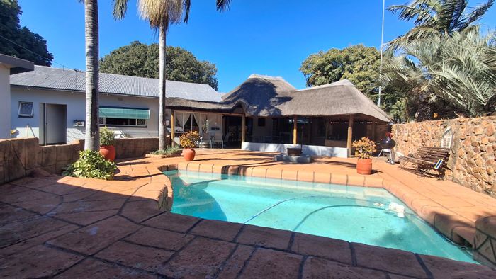 For Sale: Versatile Sinoville house with business rights, pool, and spacious flatlet.