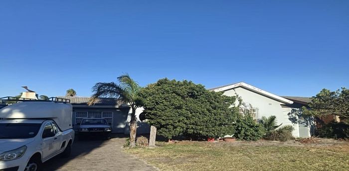 For Sale: Family house in Tygerdal with pool, study, and entertainment areas.