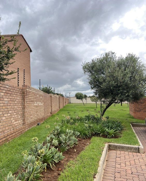 2 Bedroom Apartment For Sale in Sagewood with Security, Garage, and Balcony.