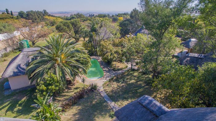 Chartwell House For Sale: 3 hectares, multiple cottages, pools, and business rights.