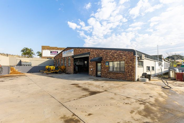 For Sale: Industrial workshop in Marburg with offices, ample parking, and security.