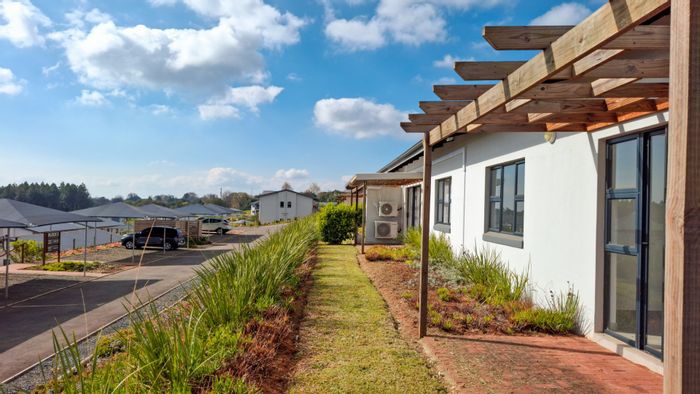 For Sale: Townhouse in Hilton Central with pool, pet-friendly, and 24-hour security.