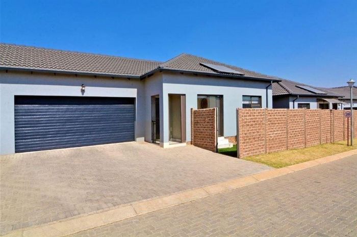 Parkrand Townhouse For Sale: 3 Bedrooms, Pool, Garage, Spacious Living Areas.