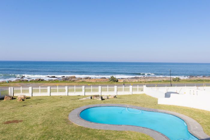 Uvongo House For Sale: 5 bedrooms, pool, entertainment area, beach access.