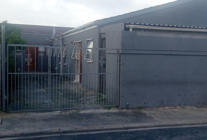 For Sale: Eastridge House with 3 bedrooms, rental potential, secured parking.
