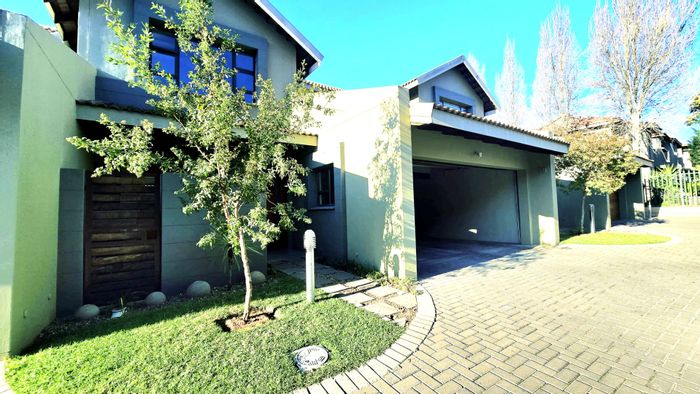 For Sale: Townhouse in Woodland Hills Wildlife Estate with 3 beds, secure living.