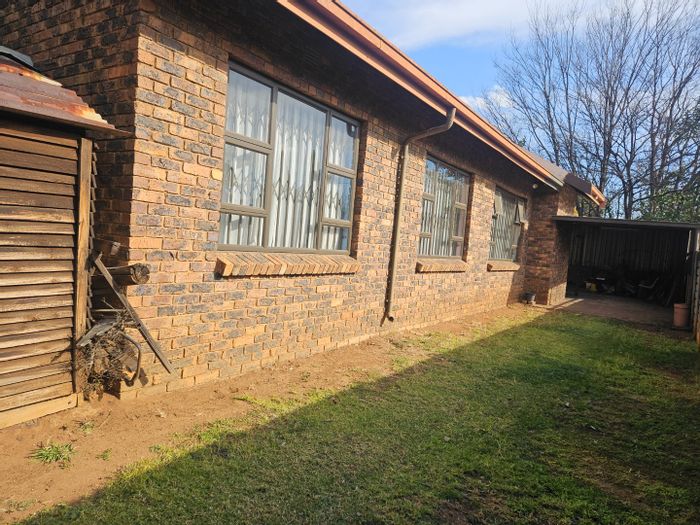 For Sale: Entertainer's dream house in Crystal Park with spacious layout and garage.