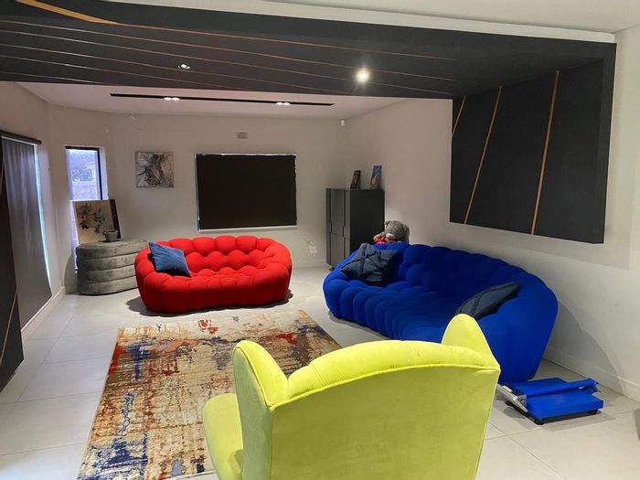 Rondebosch East House For Sale: 4 beds, pool, gym, 4 garages, top security.