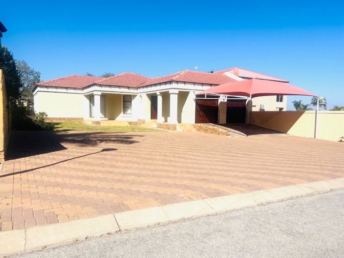 Bendor House For Sale: 3 Bedrooms, secure estate, large garden, ample parking.