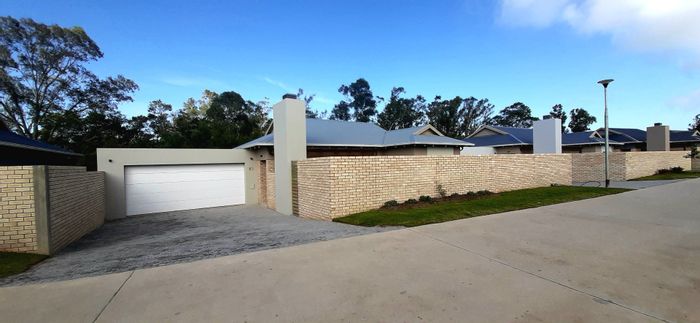 For Sale: House in Mooikloof Country Estate with 3 beds, inverter, and garden.