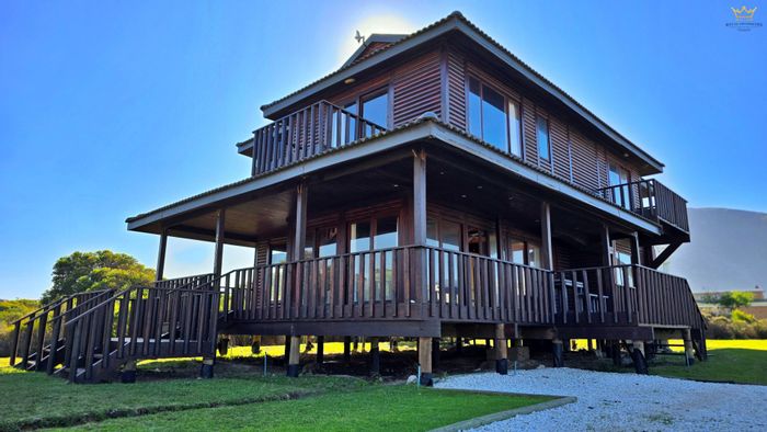 Bettys Bay Central House For Sale: Ocean views, spacious layout, near beach and reserves.