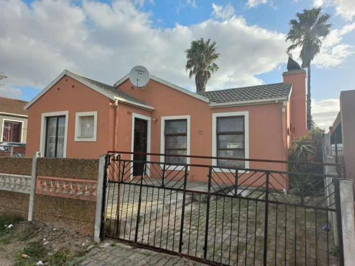 For Sale: 2-bedroom house in Greenfield with garage, patio, and enclosed yard.