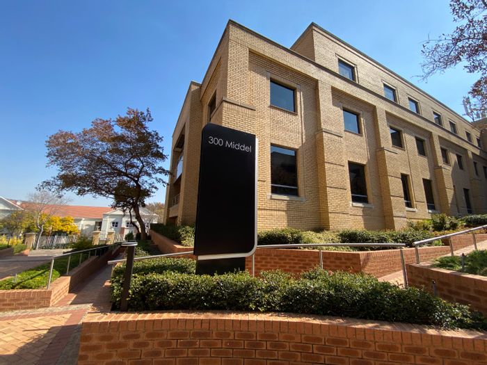 Brooklyn Commercial Space To Rent: Central location, parking, boardrooms, and tenant incentives.