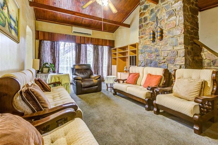 Cresslawn House For Sale: 4 bedrooms, guest loo, granny flat, double garage.