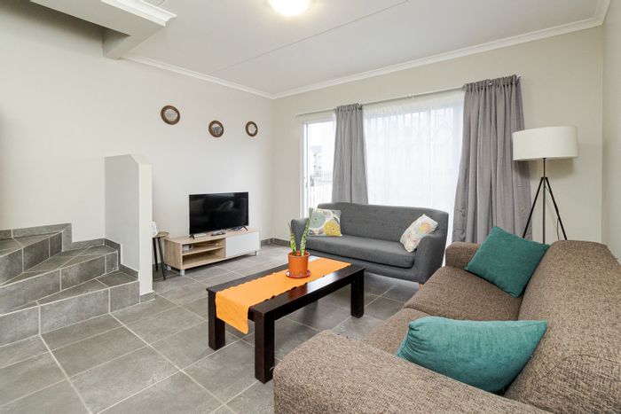 Haasendal Apartment For Sale: 2 Bedrooms, secure complex, garden, near amenities.