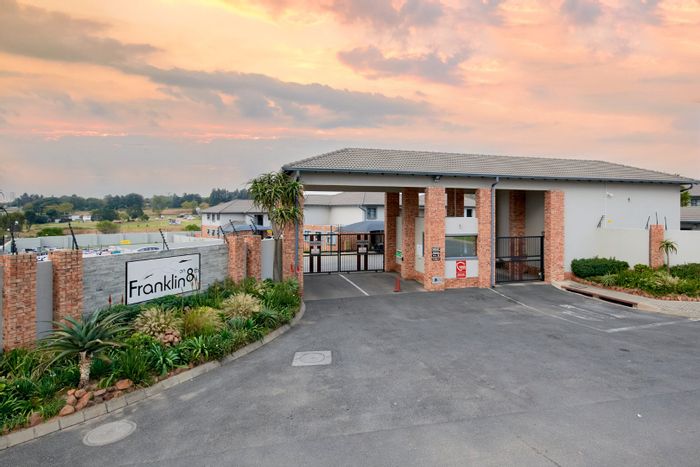 3-Bedroom Apartment in Carlswald with Air-Conditioning and Backup Power To Rent