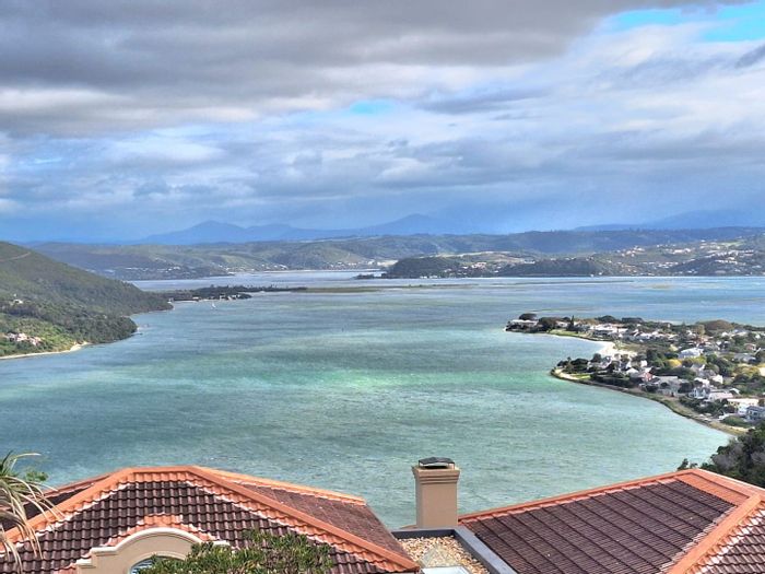 House For Sale in The Heads: 4 beds, lagoon views, open-plan living, security.