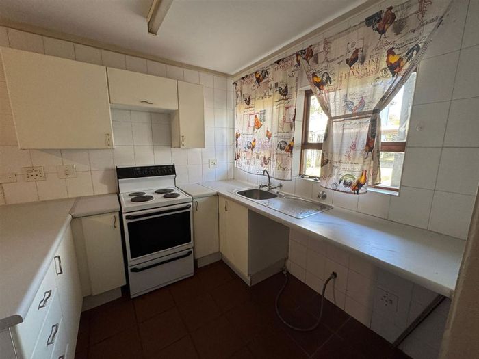 Lakefield House For Sale: 2 Bedrooms, pool, carport, ideal for easy living.