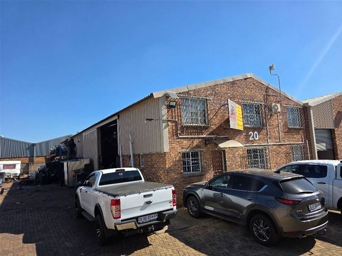 DUNSWART Industrial Property For Sale: Versatile space, secure parking, prime location.