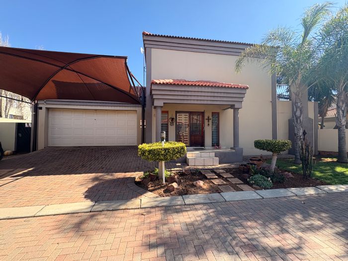 For Sale: Doringkruin Townhouse with 3 beds, braai area, double garage, and inverter.