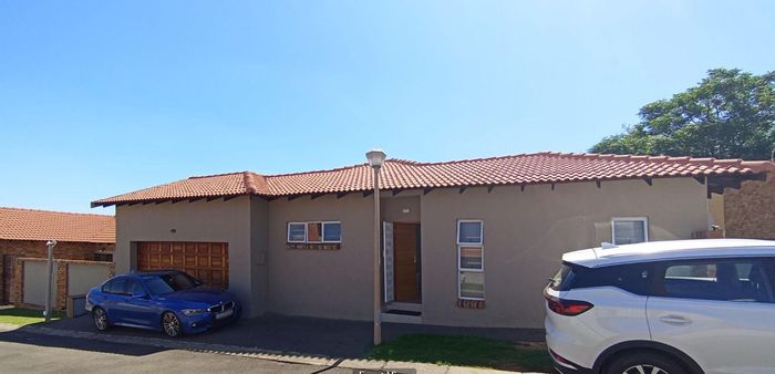 For Sale: 3 Bed House in Vorna Valley with security, garden, and garage.