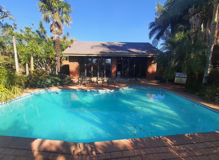 Vissershoek AH Farm For Sale: Main house, cottage, bird facility, vast land.
