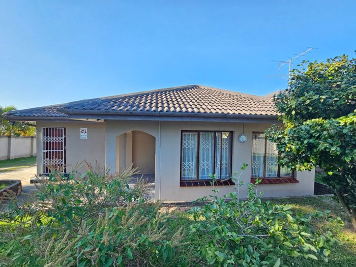 For Sale: House in Stanger Manor with 3 beds, flatlet, and rental income.