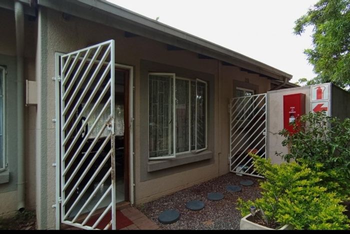 3-Bedroom Townhouse for Sale in Country View with Convenient Amenities.