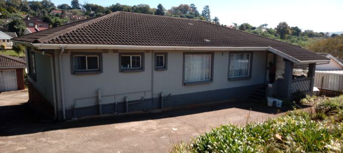 For Sale: House in Ixopo Central with income-generating flat and spacious layout.