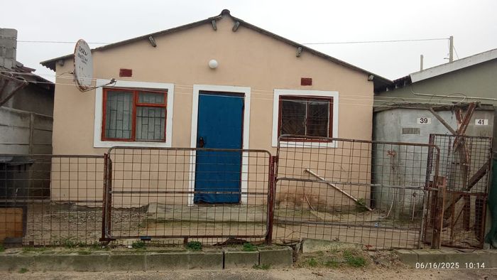 For Sale: House in Nonqubela with 2 bedrooms and subsidy assistance available.