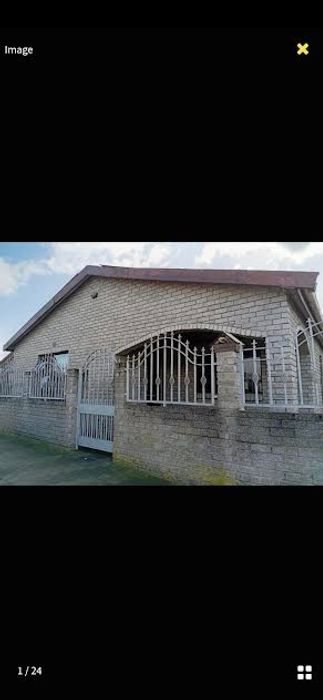 Ilitha Park House For Sale: 3 Bedrooms, near schools, transport, and shopping.