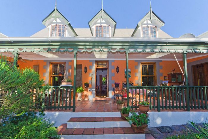 Belvedere Estate House For Sale: 3 beds, garden, hobby room, near cafes.