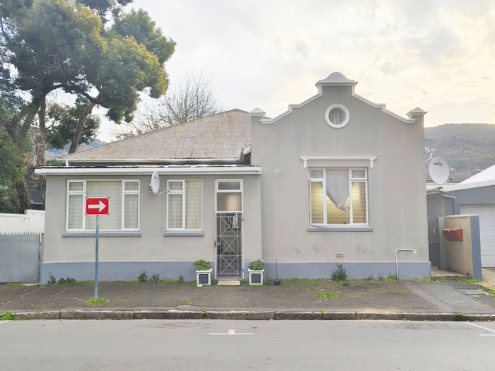 For Sale: Four-unit residential property in Paarl Central East, ideal investment opportunity.