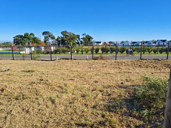 Vacant Land Residential for Sale in Raithby, near Winelands Village, 404 m².