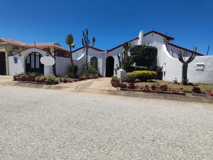 Malabar House For Sale: 4 Bedrooms, flatlet, fireplace, double garage, ample parking.