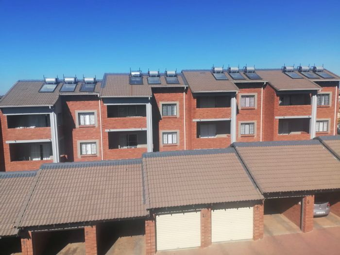 Sagewood Apartment For Sale: 2 Bedrooms, pool access, secure living, prime location.