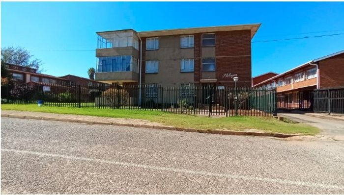 2-bedroom apartment in Florida Lake with garage and spacious living area for sale.