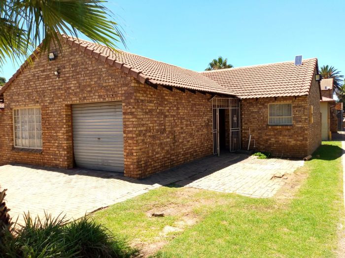 Spacious 1-bedroom apartment with garage, kids' play area in Middelburg Central To Rent.