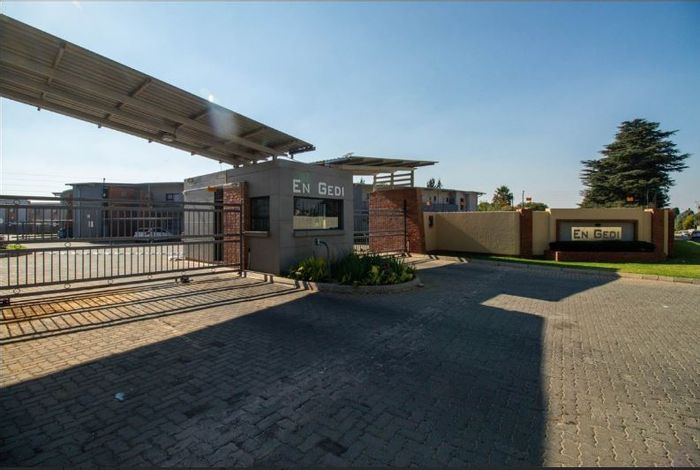 For Sale: 2-bed, 1-bath apartment in Rynfield AH with security and amenities.