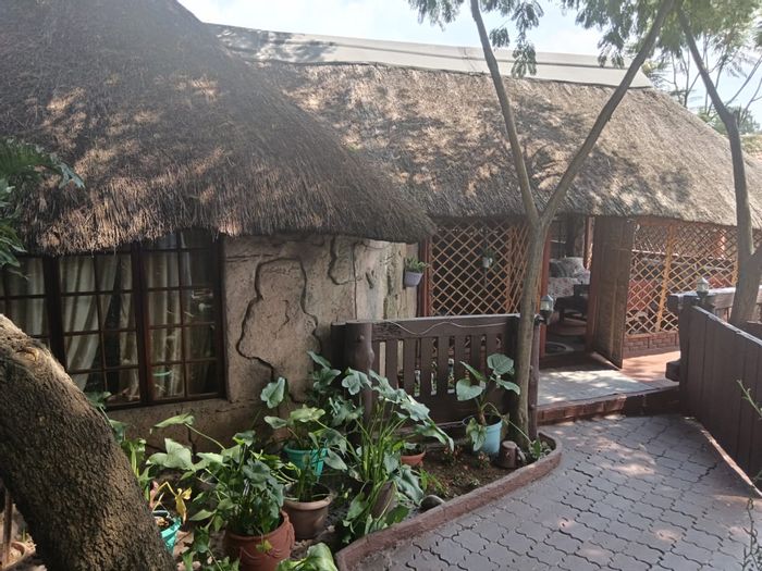 For Sale: House in Witbank Ext 16 with 3 bedrooms, 2 bathrooms, and entertainment area.