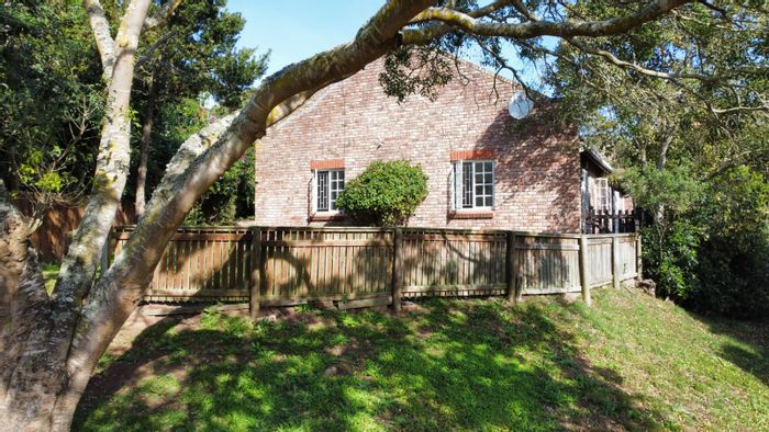 House for Sale in Meedingsride: 3 Bedrooms, Double Garage, Spacious Backyard.